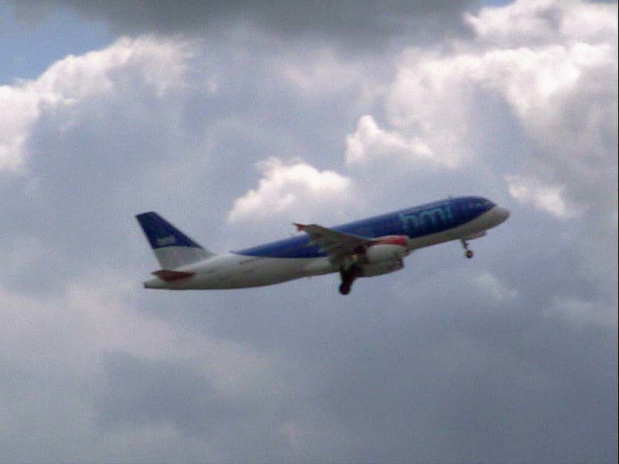 British Midland International (G-MIDV) Airbus A320 @ Manchester