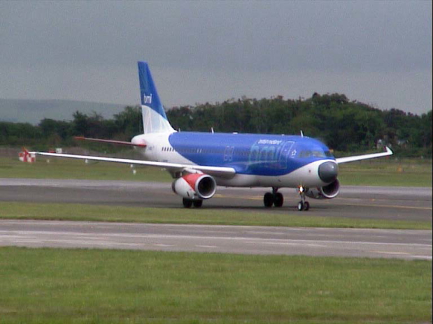 British Midland International (G-MIDV) Airbus A320 @ Manchester