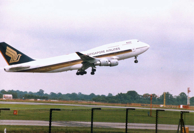 Singapore Airlines (9V-SMG) Boeing 747 @ Manchester