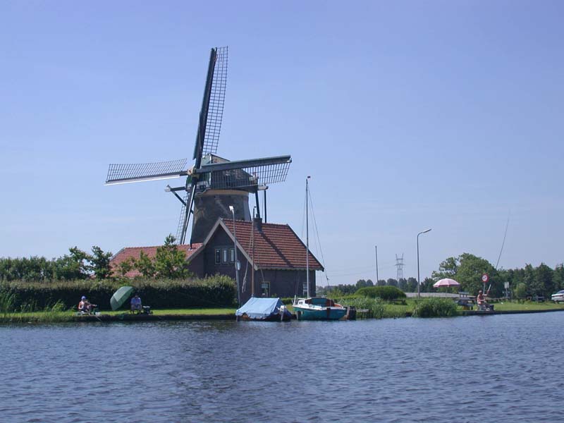 Broek en Simontjes molen langs de Groote Sloot