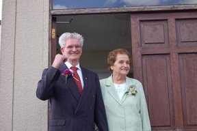 o4/14/48814/1/65016186.35RZW2GG.GranddadlookingproudasevertohaveGranny29072006180653.jpg