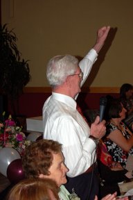 o4/14/48814/1/65016187.sqzGsA7n.Granddadshoutsoneouttohispeople29072006203635.jpg