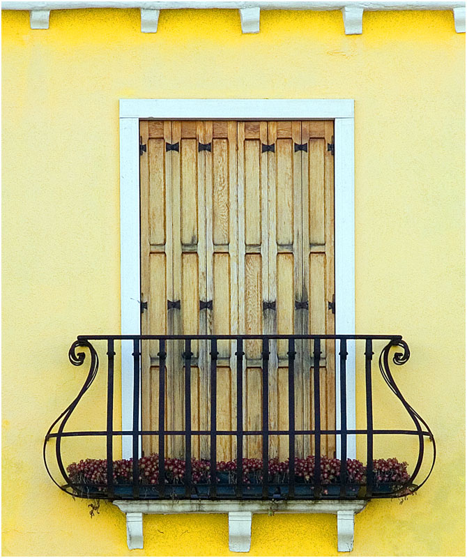 Balcony & lemon wall