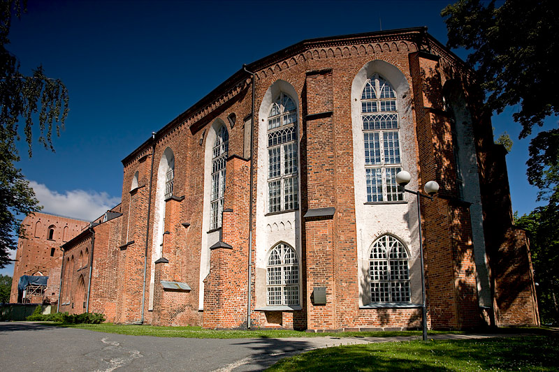Toome Bishop Cathedral: Ruins and History Museum