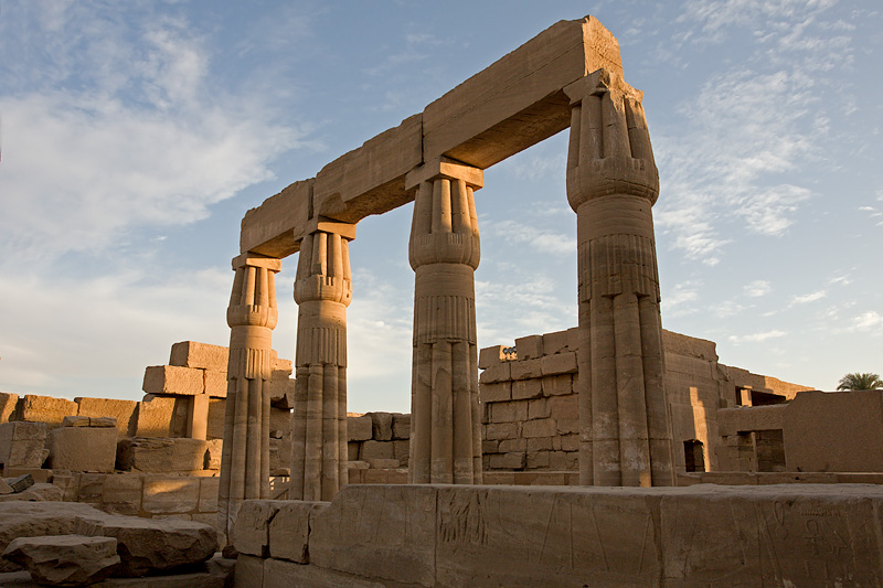 Karnak Temple: Papyrus Columns
