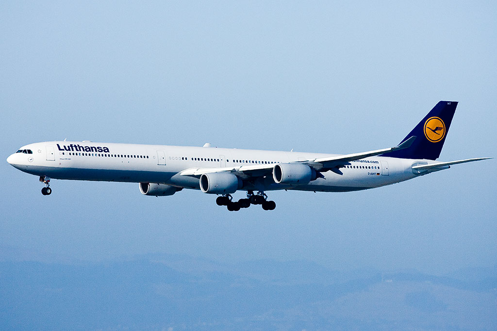 6/26/2010  Lufthansa Airbus A340-642 D-AIHT