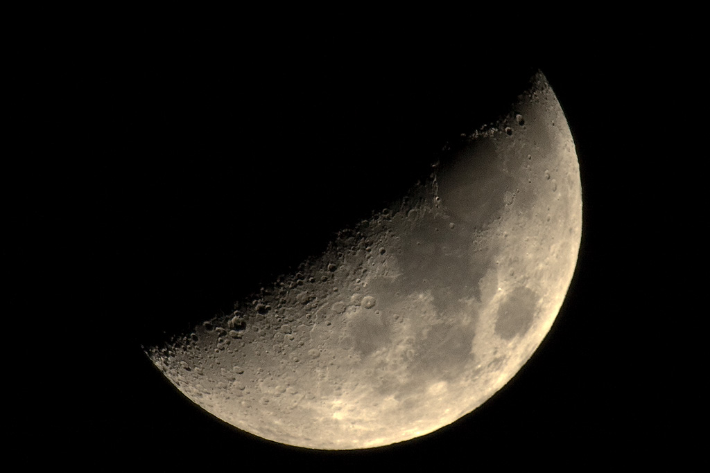 11/12/2010  Moon  waxing crescent with 42% of the Moons visible disk illuminated.