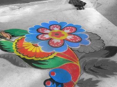 Street art using selective coloring
