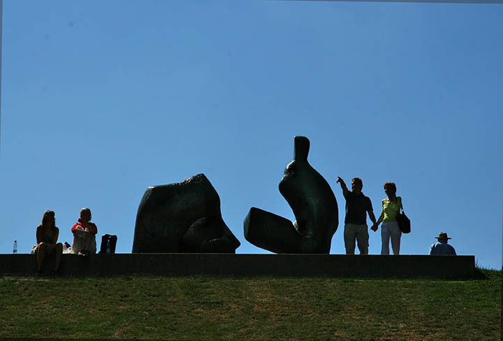 Louisiana  Musum - Henry Moore Sculpture and People.jpg
