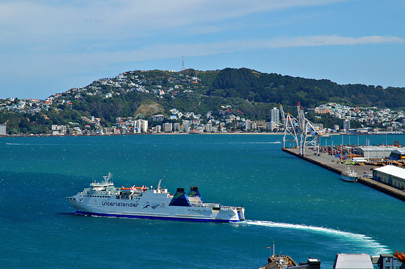 23 Dec 05 - The Interislander Leaves Wellington