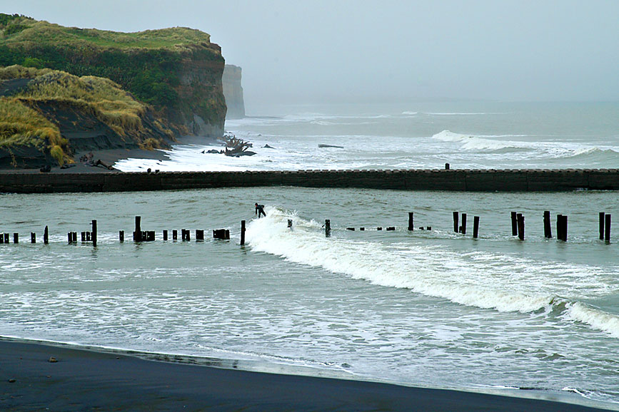 28 May 06 - Surfing at Patea River