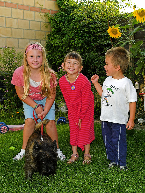 2006-08-16 Friends and dog