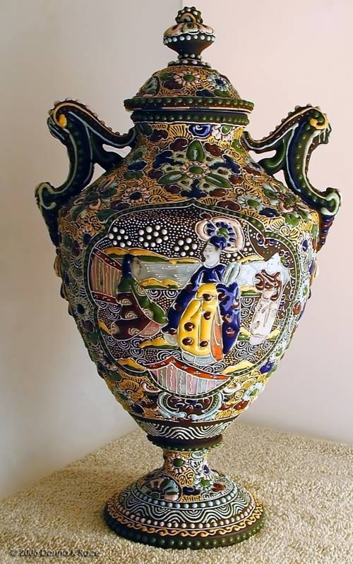 <b>Moriage Vase/Urn</b>