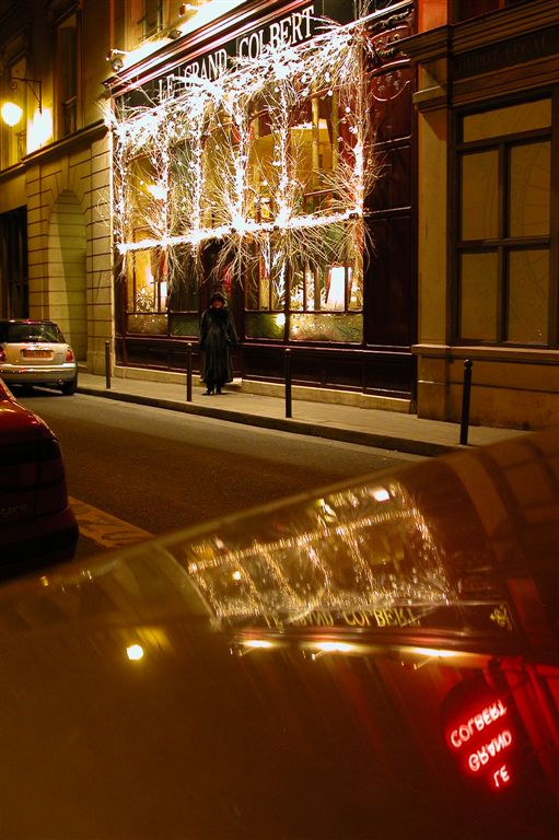 Paris Dec_2005 122.jpg<br>Outside the Grand Colbert