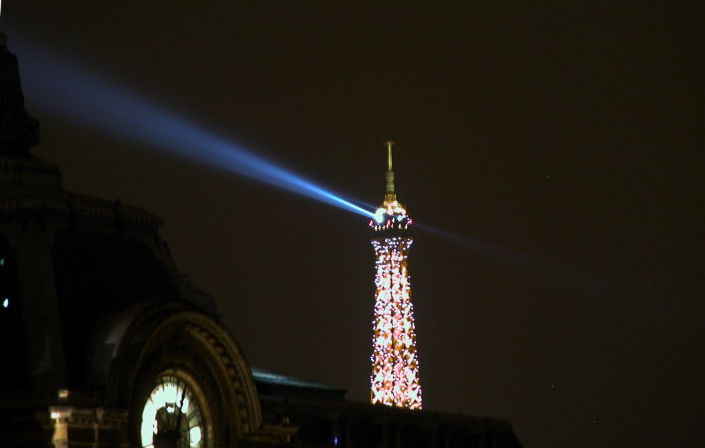 Paris Dec_2005 093eiffelTower.jpg