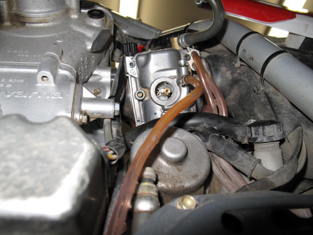 Accessing the Main Jet and Pilot Jet by Turning the Carb