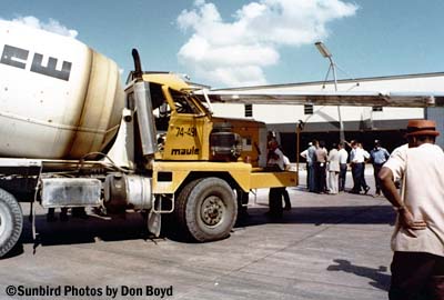 Maule cement truck loses to Dominicana B727-1J1 HI-212 photo #AI70s DO B727_Maule