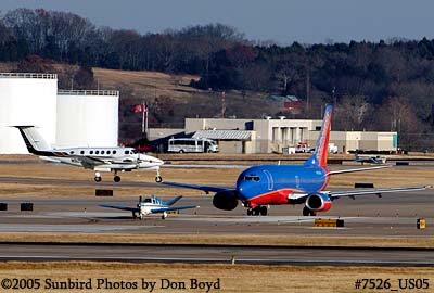 Multiple aircraft at Nashville International Airport aviation airline stock photo #7526