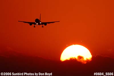 Delta Airlines B757-212 N750AT (ex Singapore 9V-SGL and ex American Trans Air) airline sunset aviation stock photo #0604