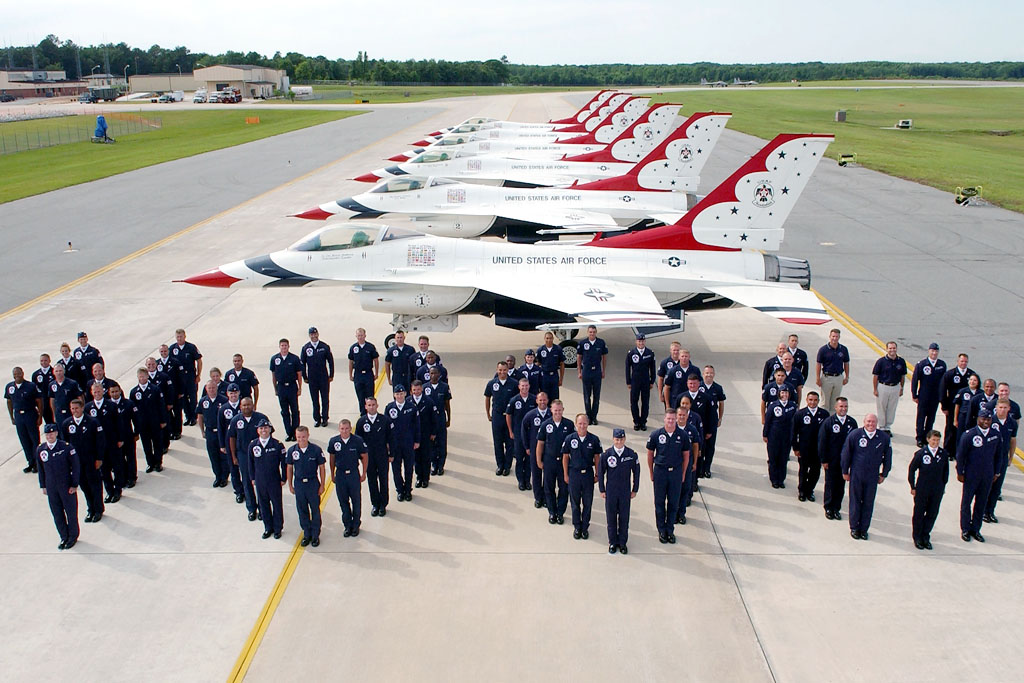The USAF Thunderbirds perform their 4000th Air Show - Congrats!
