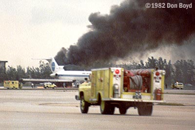 1982 - #2 engine fire on Pan Am B727-235 N4734 stock photo