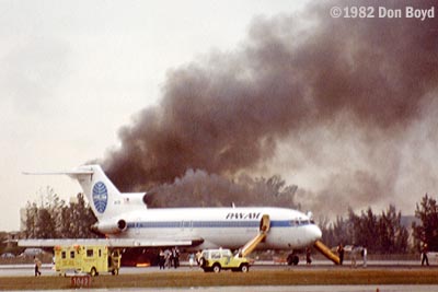 1982 - #2 engine fire on Pan Am B727-235 N4734 stock photo