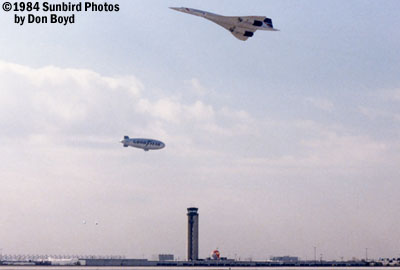1986 - The Goodyear Blimp and British Airways Concorde at the new FAA Tower dedication stock photo