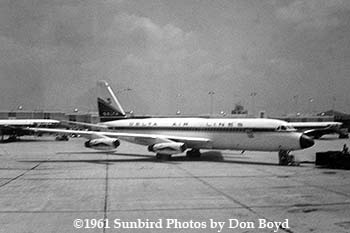1961 - Delta Air Lines Convair 880 on the ramp at Atlanta