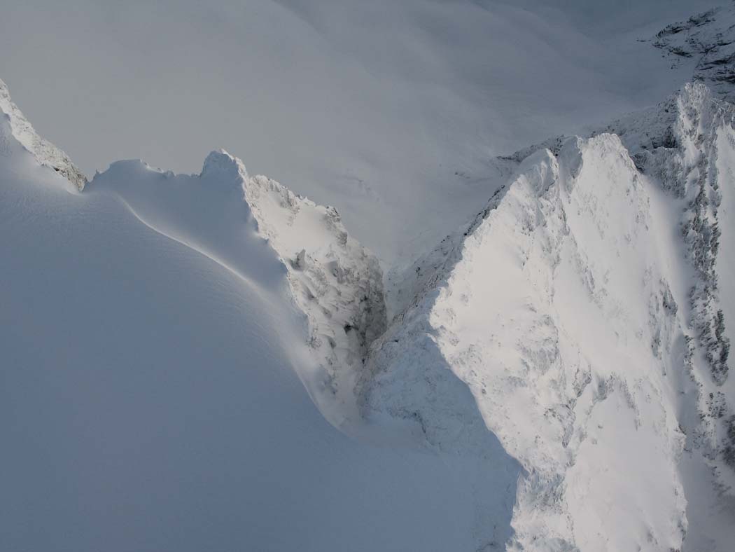 Whitehorse, View Down E Face Couloir & SE Ridge <br>(Whitehorse012206-32adj.jpg)