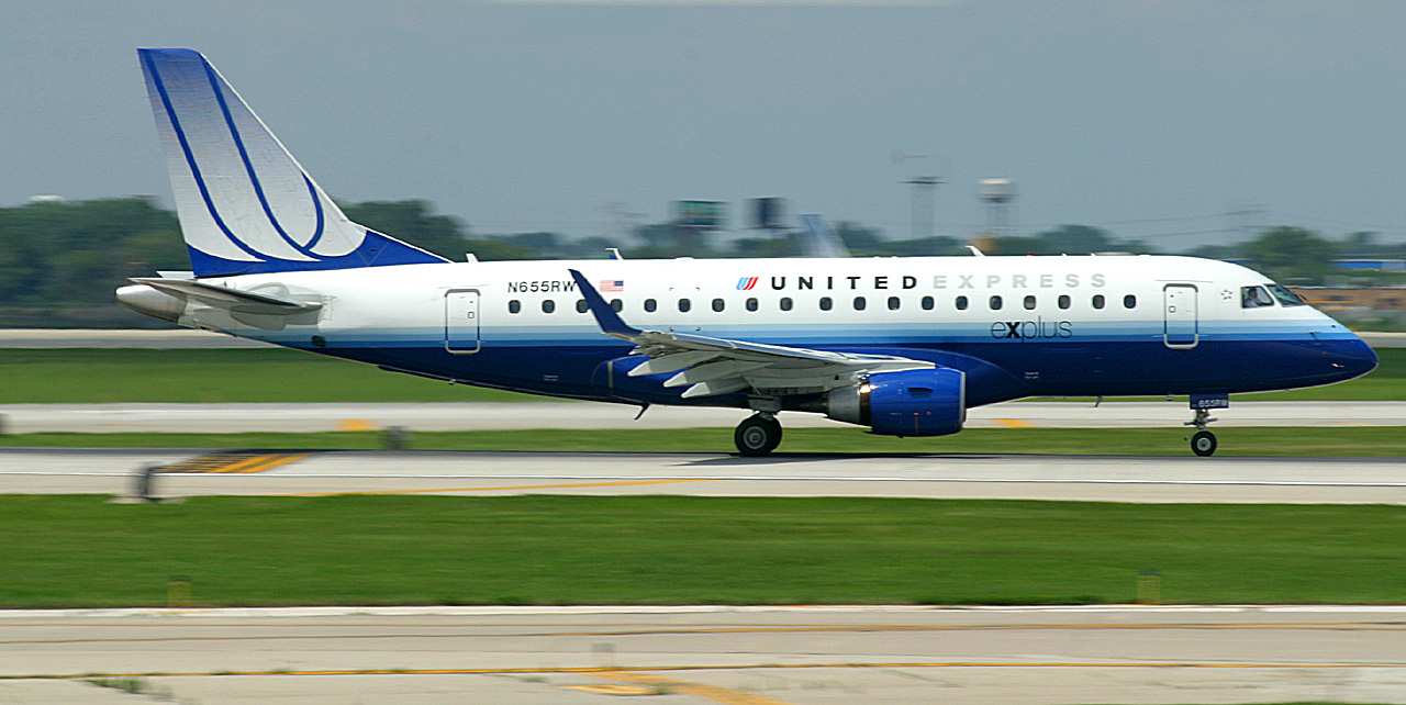 United Express ERJ-170 taking off, ORD, 2006