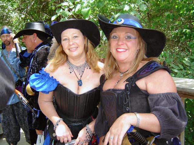 OMG!! ZELENA!   Zelena at her first Scarby with Wilma.  The HAVOC invasion is on