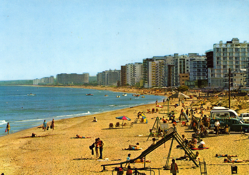 Beach in front of Golden Seaside