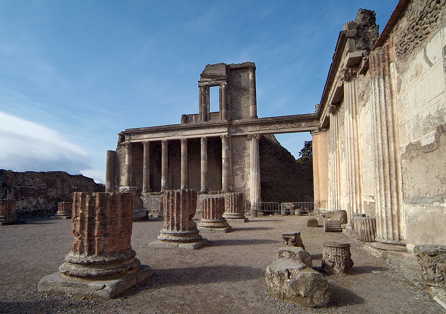 Pompeii Columns.jpg