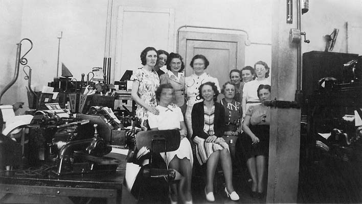 1940s - Lutrelle Conger and her co-workers at Pan American Airways System in Miami