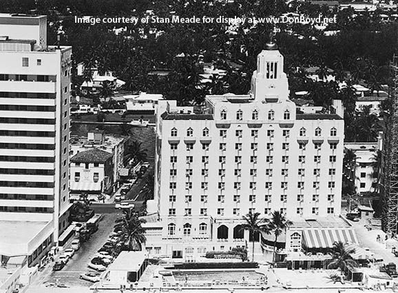 1950s - aerial view of the Whitman Hotel or the Sea Isle Hotel at 30th Street and Collins Avenue, Miami Beach
