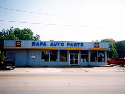 Jerry and Elizabeth Liz Jones Kettleman's NAPA Auto Parts Store in Tallapoosa, GA