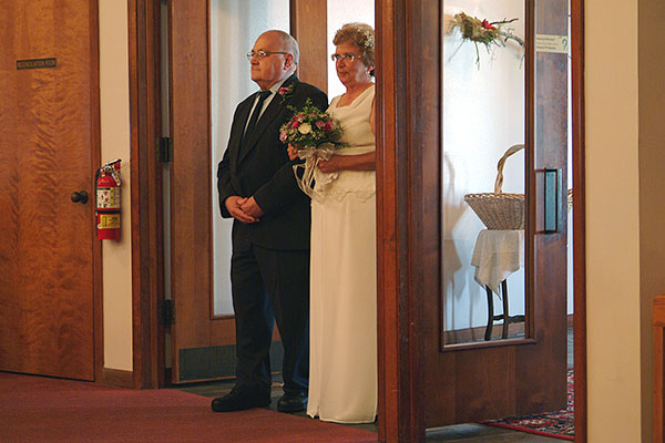 Linda Dankowski and her Uncle Richard Labek before the wedding, photo #9018