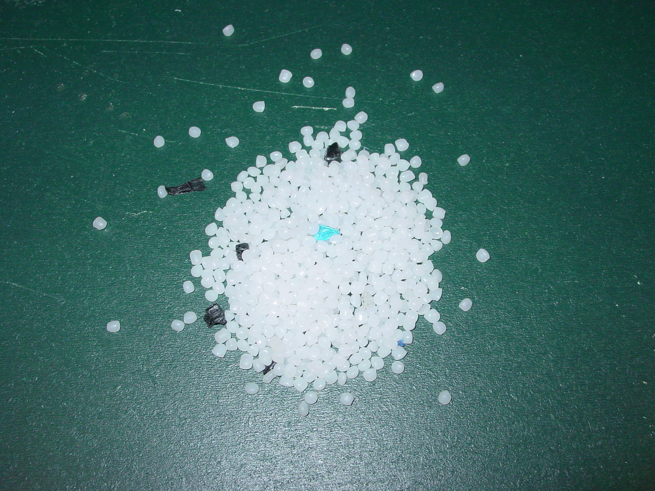 HDPE cap regrind and pellets