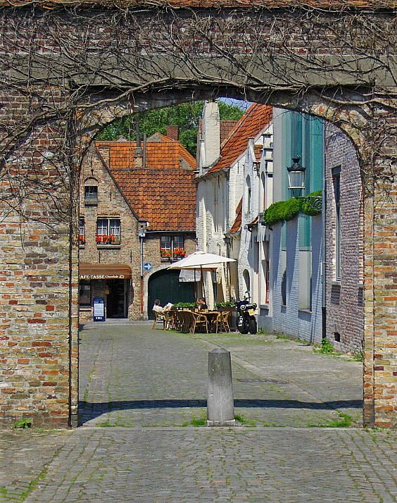 A THROUGH THE ARCHWAY   855