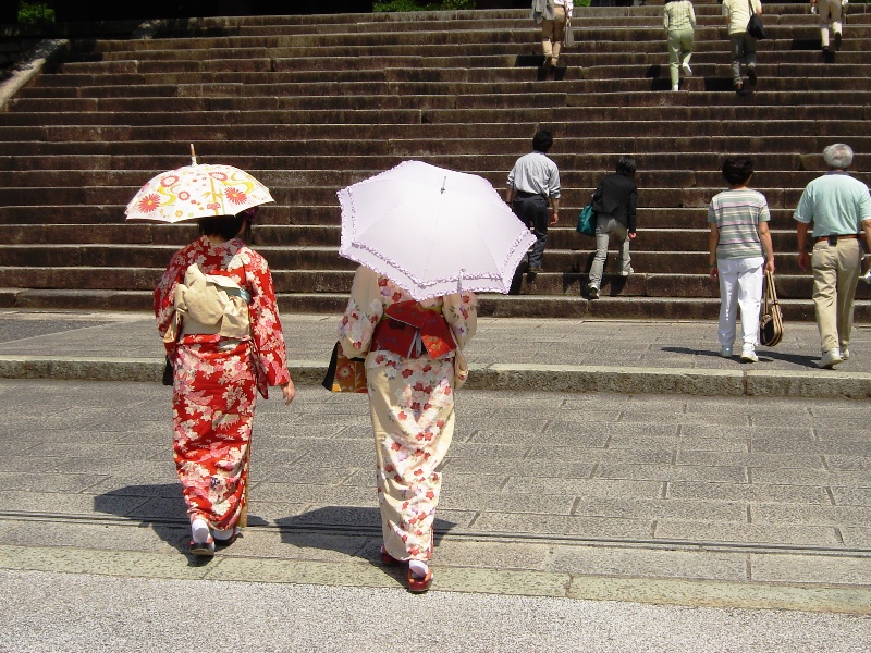 Kyoto--京都人愛著傳統和服上街