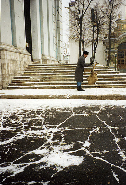 painter at zagorsk in front of the Church of The Holy Spirit