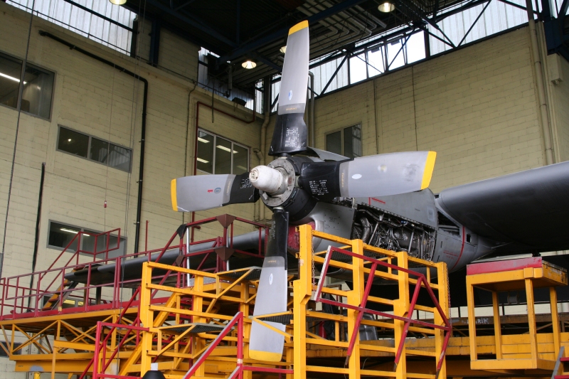 08-c130-prop.jpg