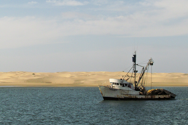 Fishing Boat in the Hull Canal (2862X)