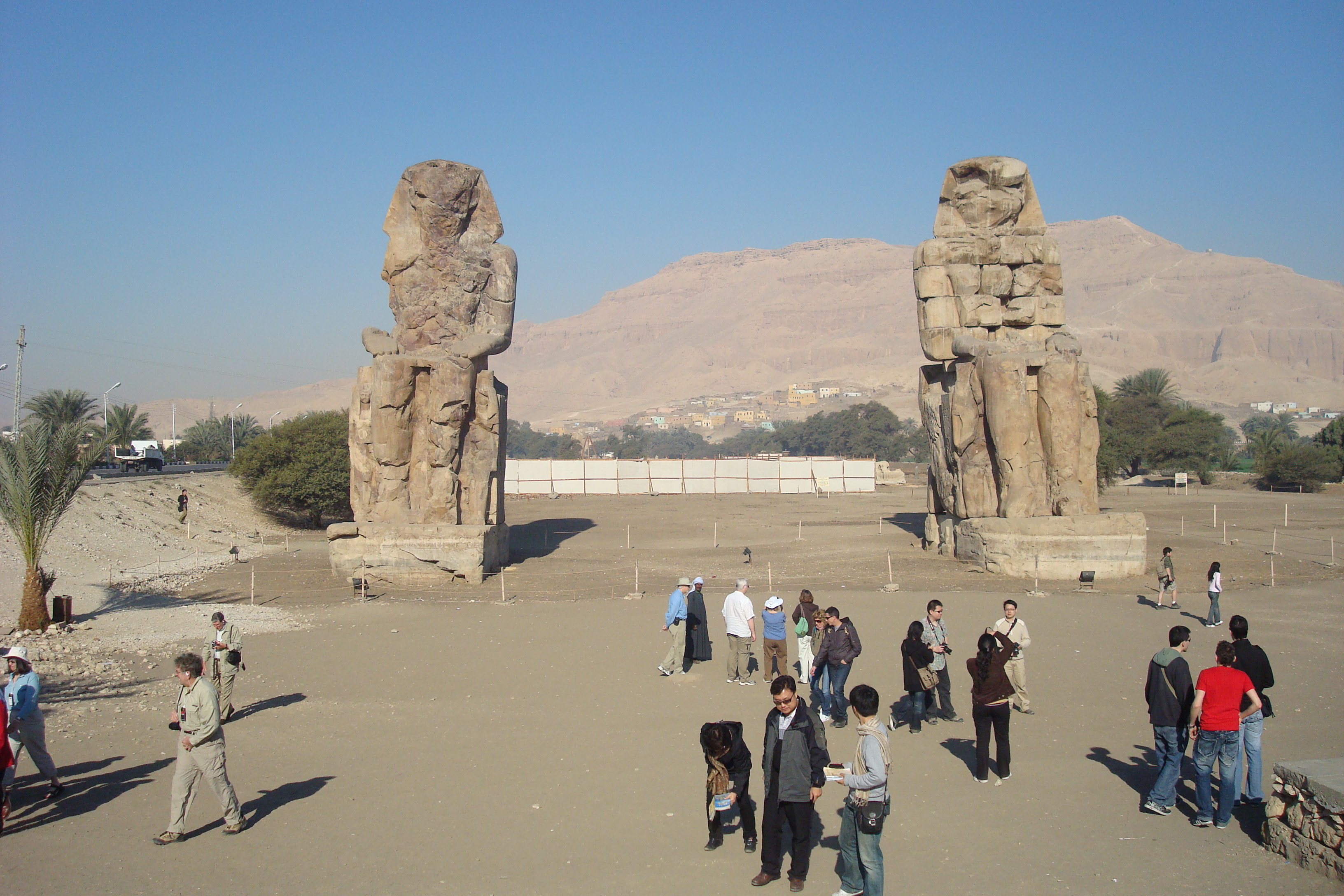 Colossi of Memnon.jpg