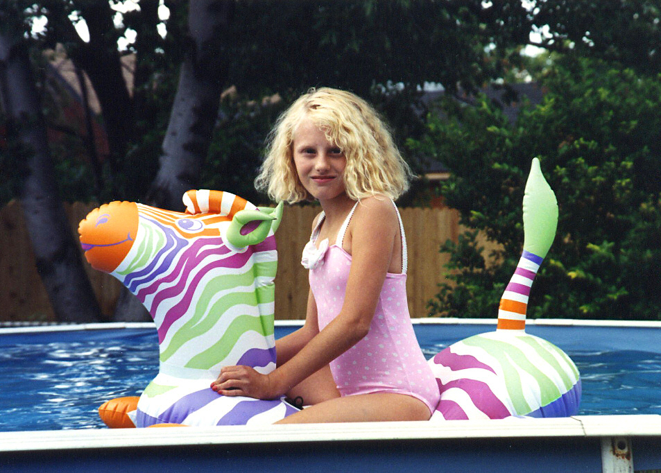 MY DAUGHTER KELLY IN SAMS POOL