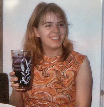 PHYLLIS WITH THIMBLE SIZE BEVERAGE