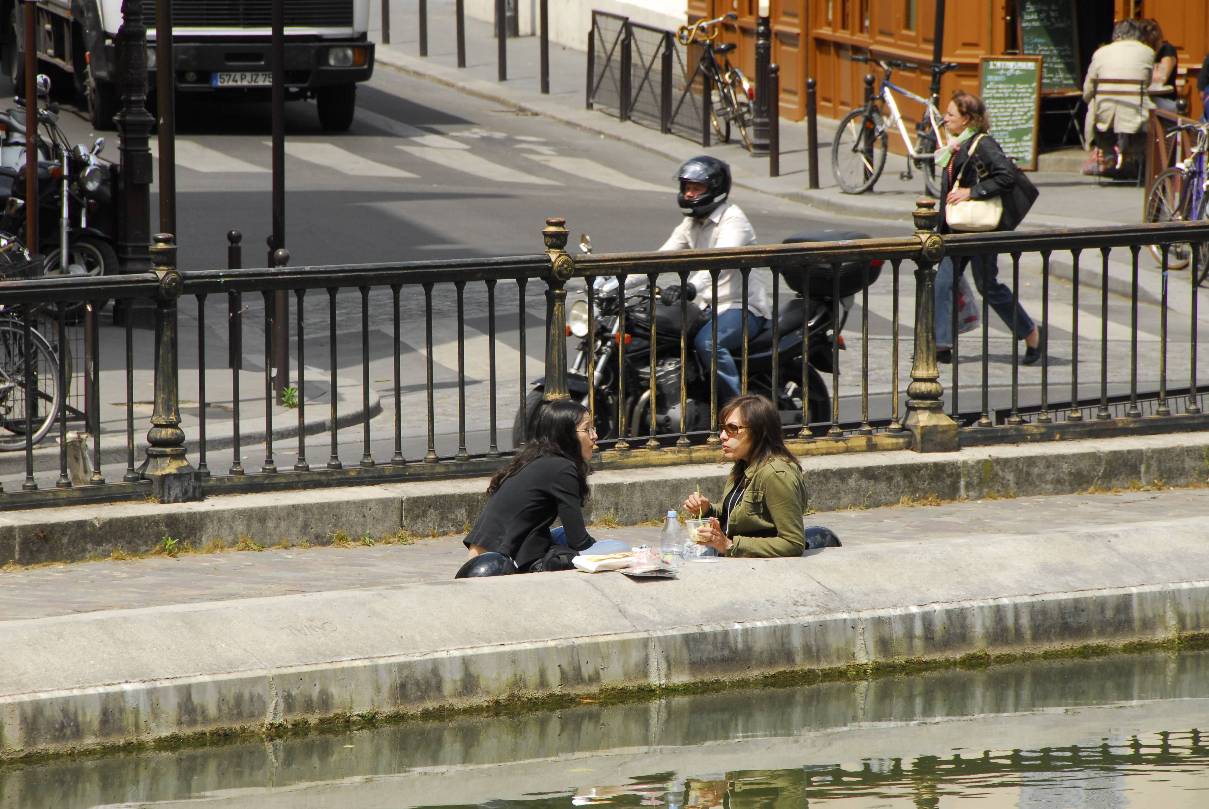 Lunch on the Canal