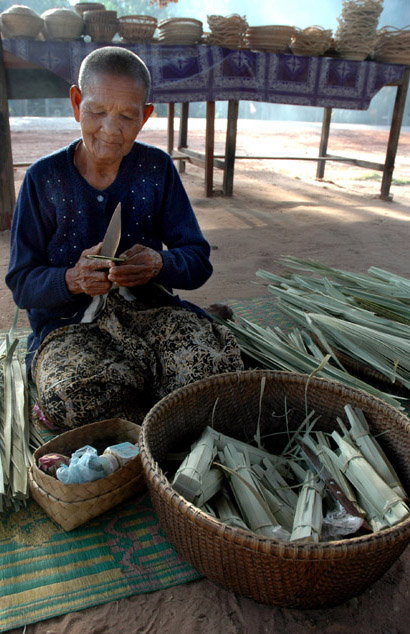Wrapping the palm sugar for sale.