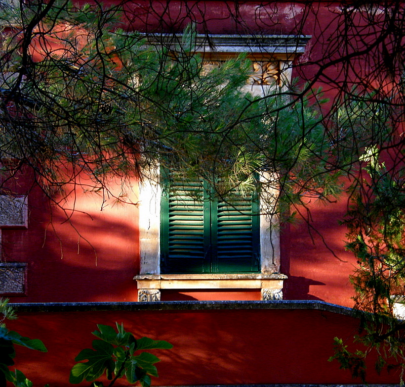window in red