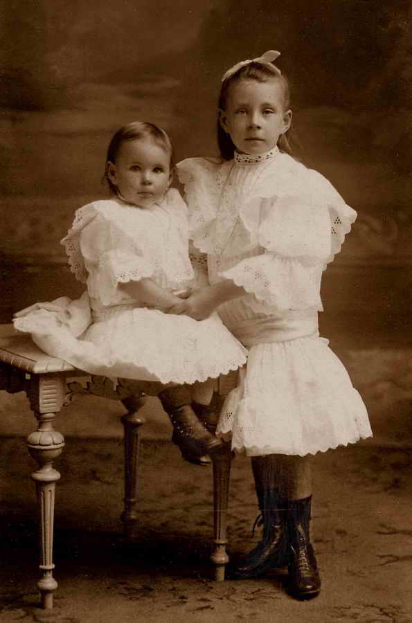 Dentelles pour deux soeurs belges